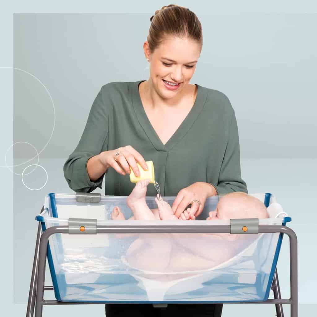 Se Stokke ® Flexi Bath ® sampak - hvid/grå med stativ hos KÆRE BØRN